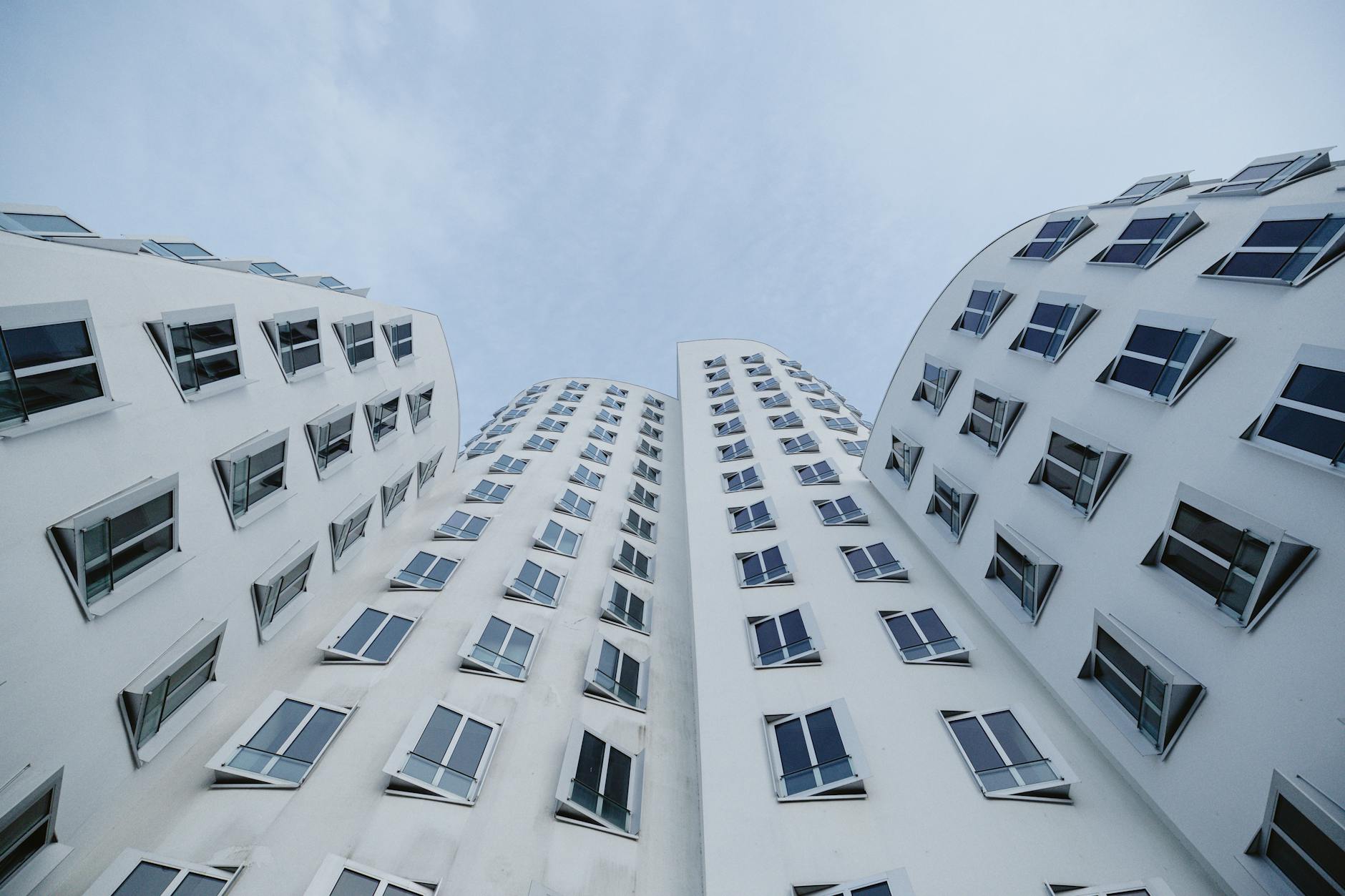 Gehry-designed modern building with unique facade in Düsseldorf.
