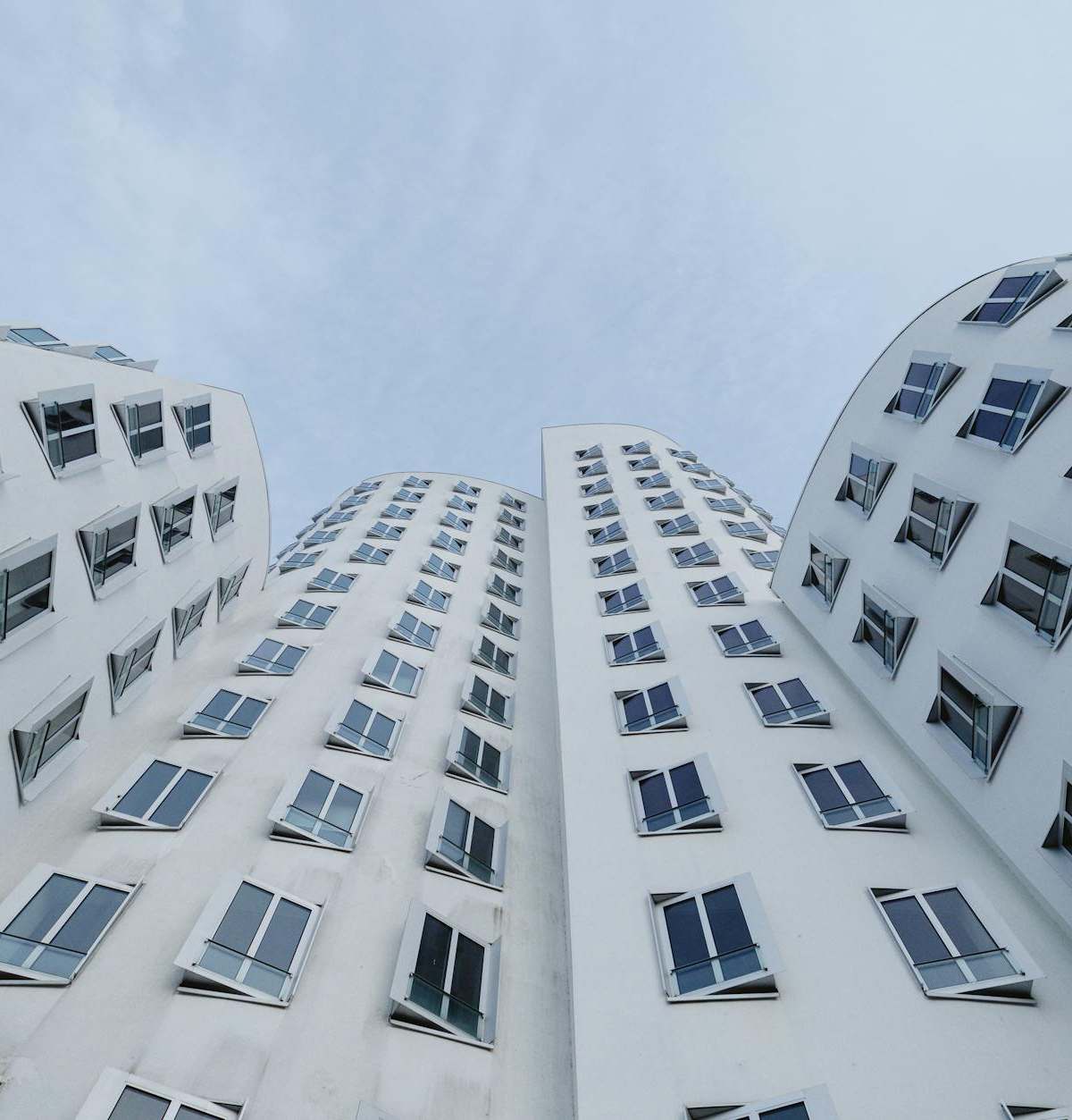 Gehry-designed modern building with unique facade in Düsseldorf.